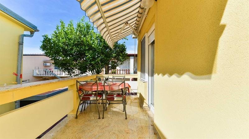 Holiday apartment Inga Brown Apartment in Zadar County