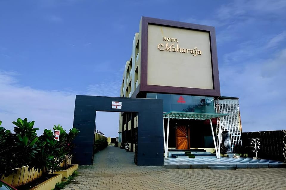 HOTEL MAHARAJA Hotel in Maharashtra