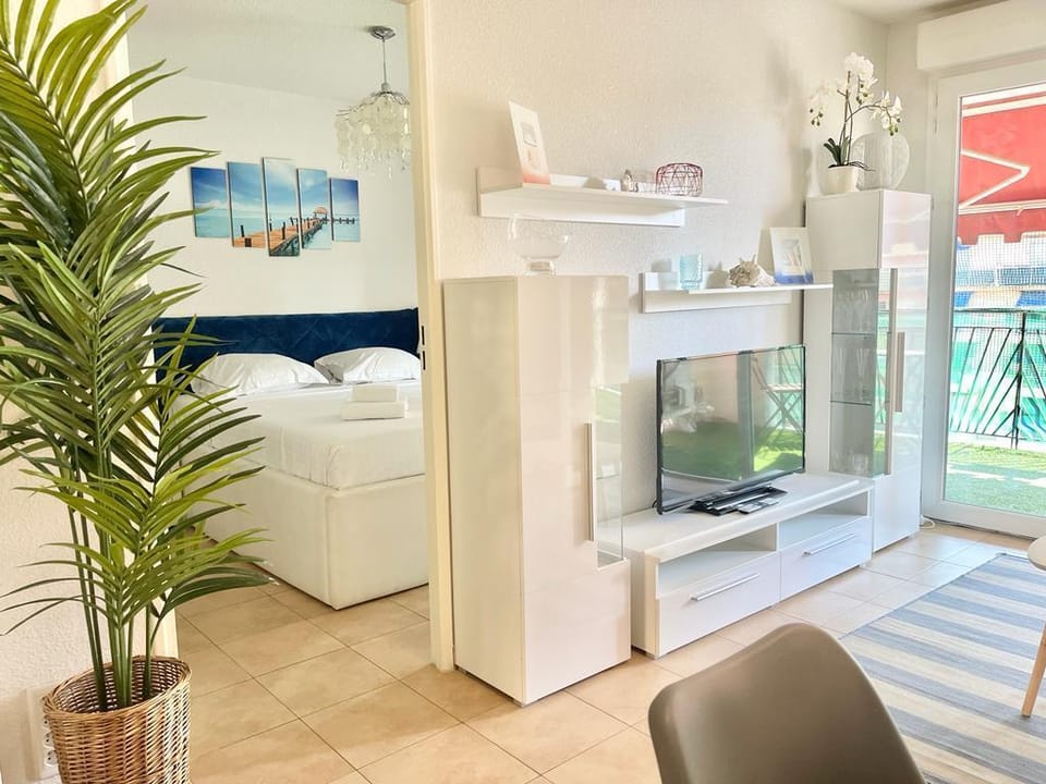 Intercontinental Superbe appartement avec piscine Bed and Breakfast in Menton