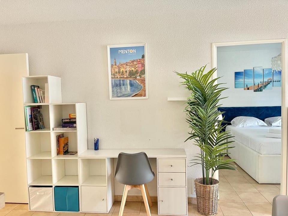 Intercontinental Superbe appartement avec piscine Bed and Breakfast in Menton