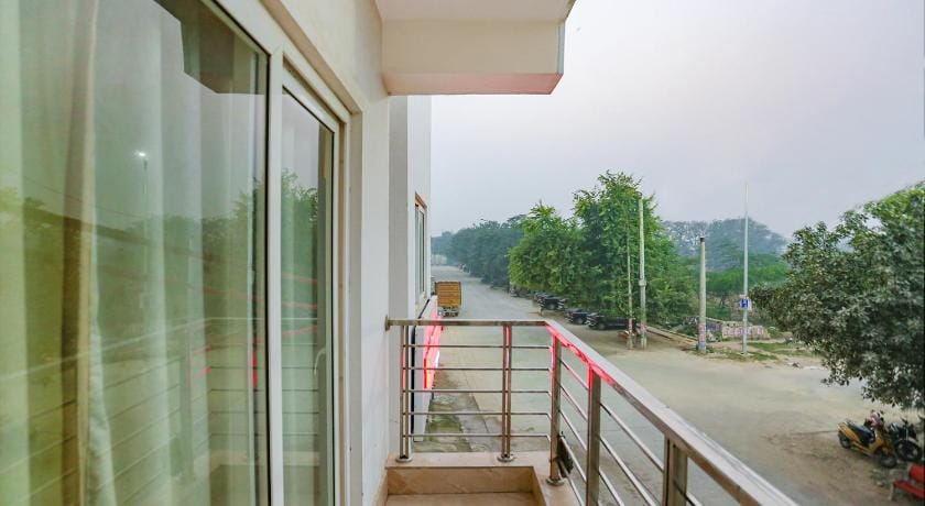 FabHotel Taj Home Stay Hotel in Delhi