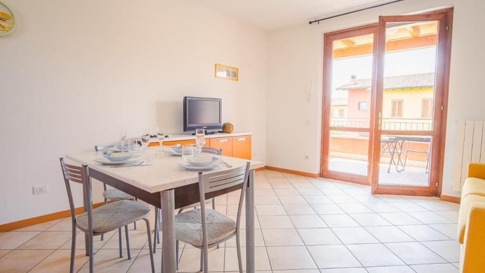 Garda Orange Apartment - Italian Homing Apartment in Desenzano del Garda