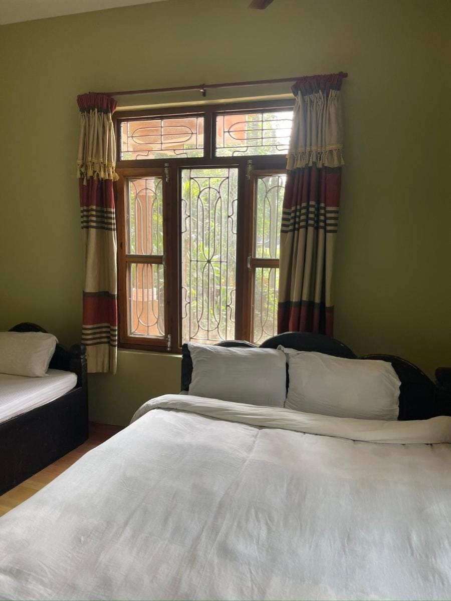 Tara guesthouse - Sauraha,Chitwan Bed and Breakfast in Bagmati Province, Nepal