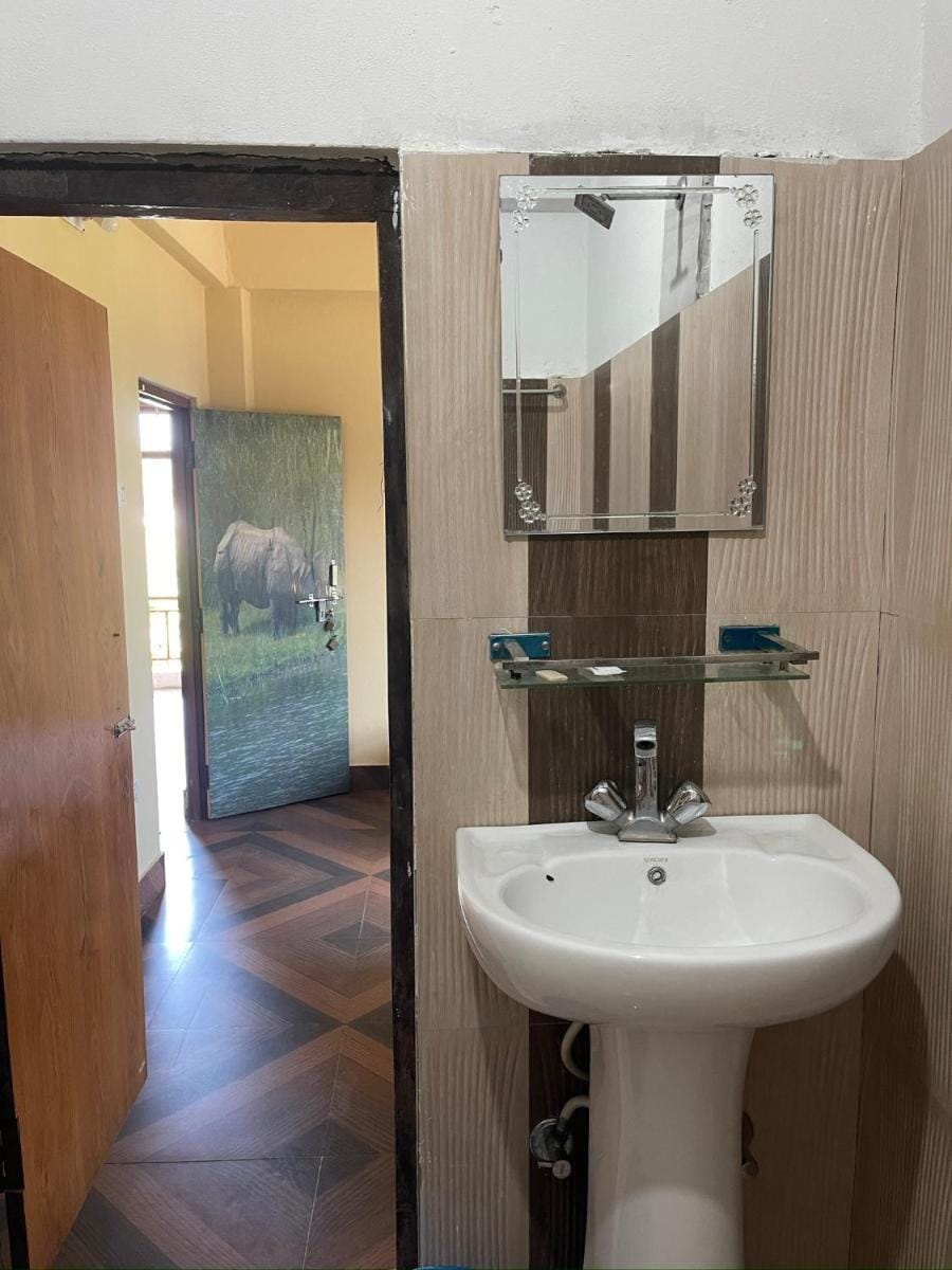 Tara guesthouse - Sauraha,Chitwan Bed and Breakfast in Bagmati Province, Nepal