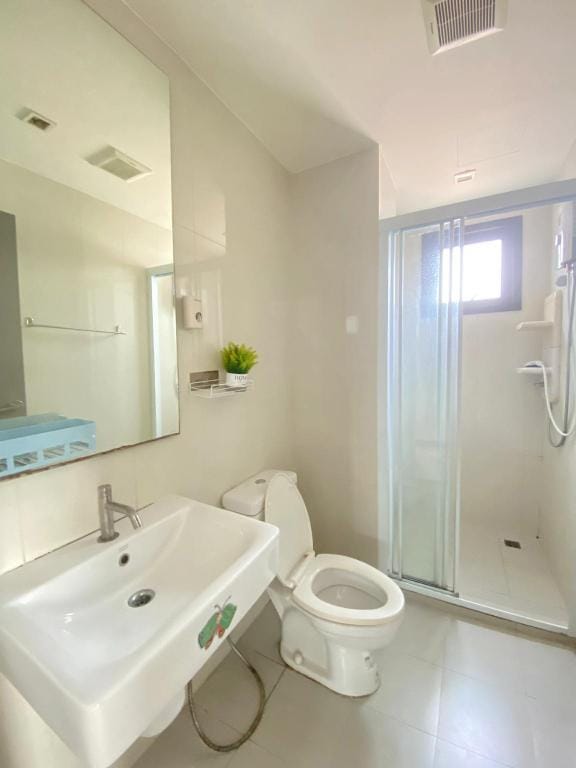 Pattaya The Base SeaCityview 2BR海景高楼无边泳池步行200米到达海滩 Apartment in Pattaya City