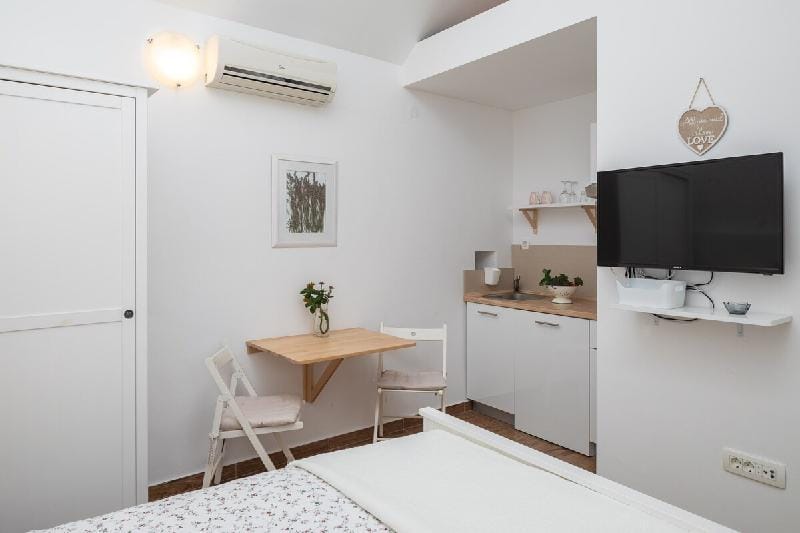 Agroturizam Perica - Rustic stone house in NP Krka Vacation rental in Šibenik-Knin County, Croatia