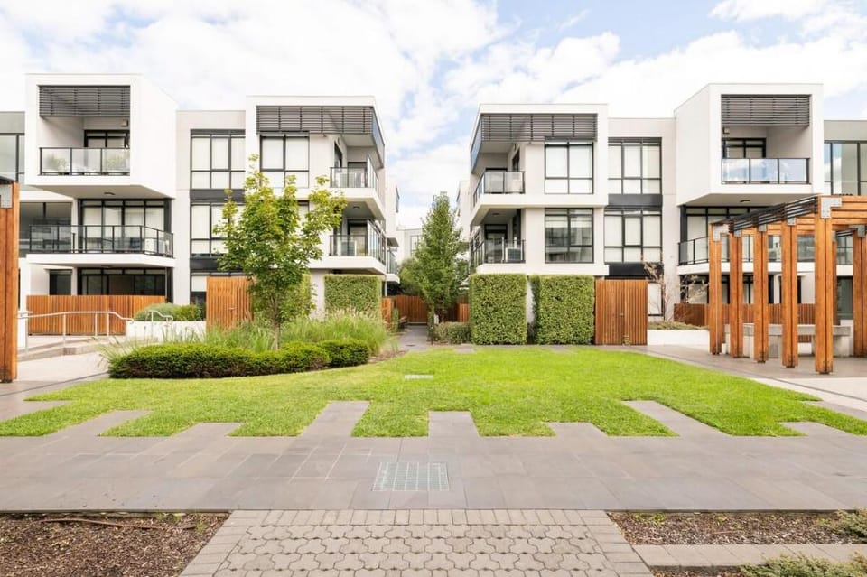 Stylish 1 bedroom apartment with free parking. Apartment in Melbourne