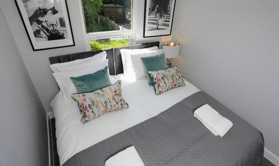 Sophisticated 3Bed&2Bath Duplex Flat w/ FREE Wi-Fi Apartment in London