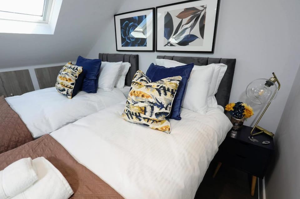 Sophisticated 3Bed&2Bath Duplex Flat w/ FREE Wi-Fi Apartment in London