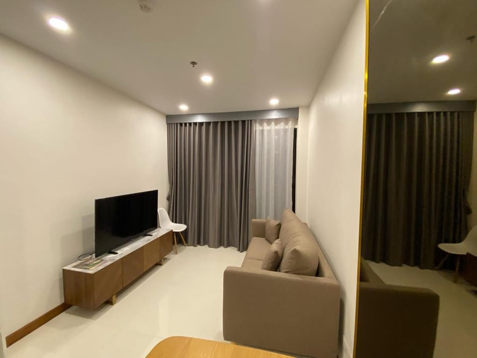 Spacious zen room near Iconsiam, Apartment in Bangkok