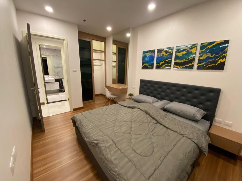 Spacious zen room near Iconsiam, Apartment in Bangkok