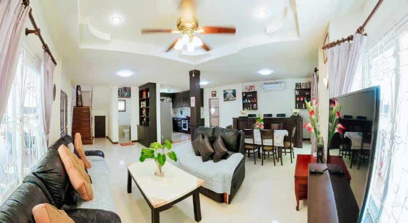 Private Residence Hosted by Sasithorn Villa in Pattaya City