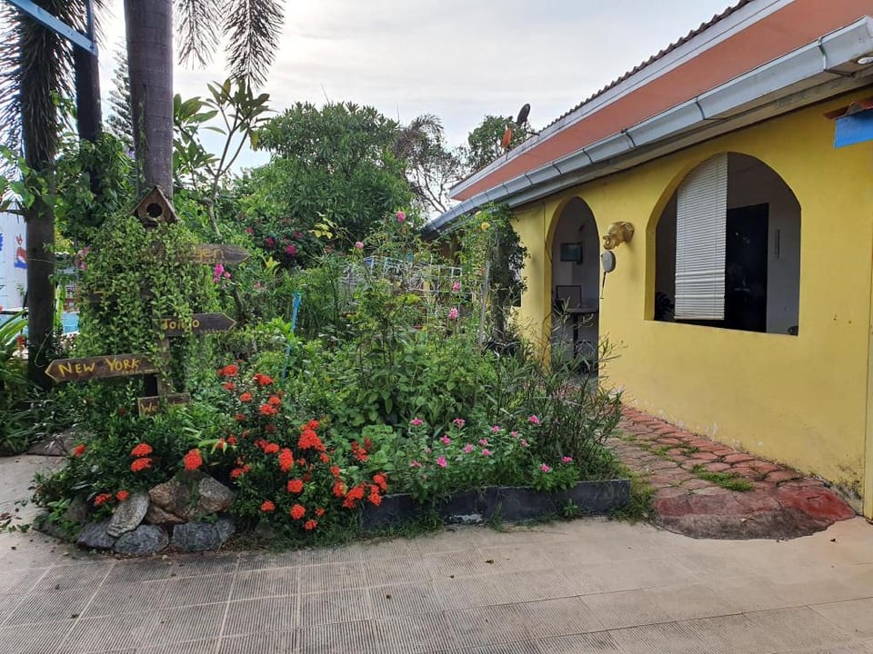 Pennys Home Stay  Family room Pets can stay Vacation rental in Chon Buri Changwat