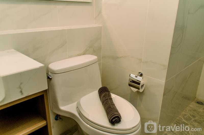 Elegant Nice 1BR The Smith Alam Sutera By Travelio Apartment in West Java