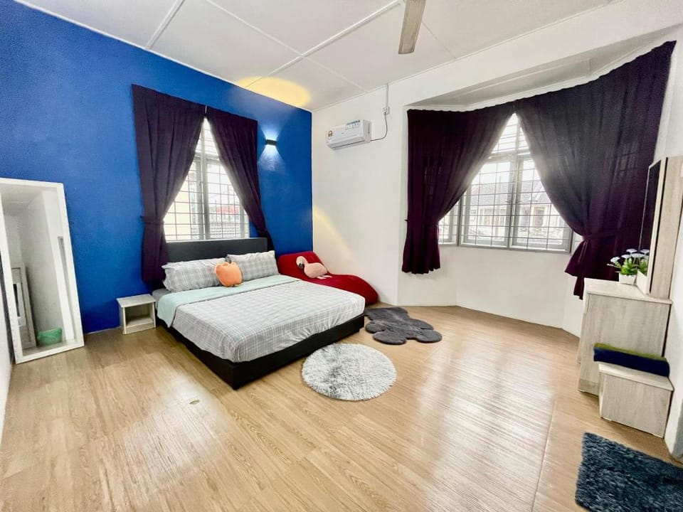 Entire Cozy 4 Bedroom House @ Alma Bukit Mertajam Vacation rental in Penang