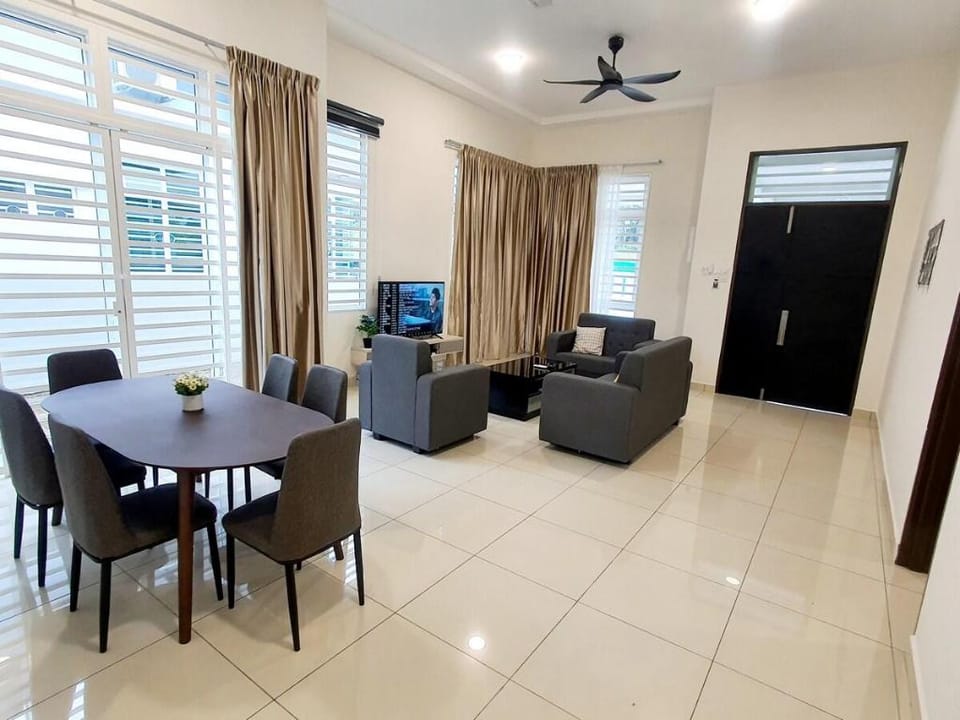 MODERN 52 COZY BUNGALOW 4ROOM 12PAX@ALMA BM Vacation rental in Penang