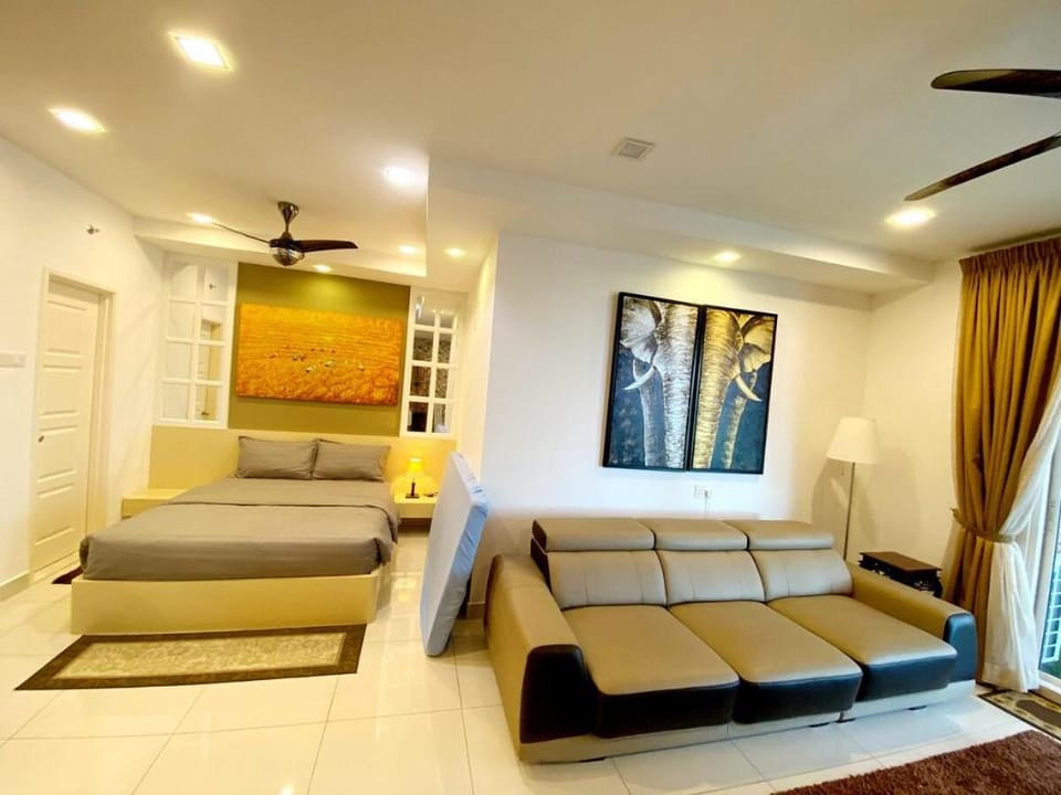 Lovely Cozy studio 4pax@mansion one Gurney Vacation rental in George Town