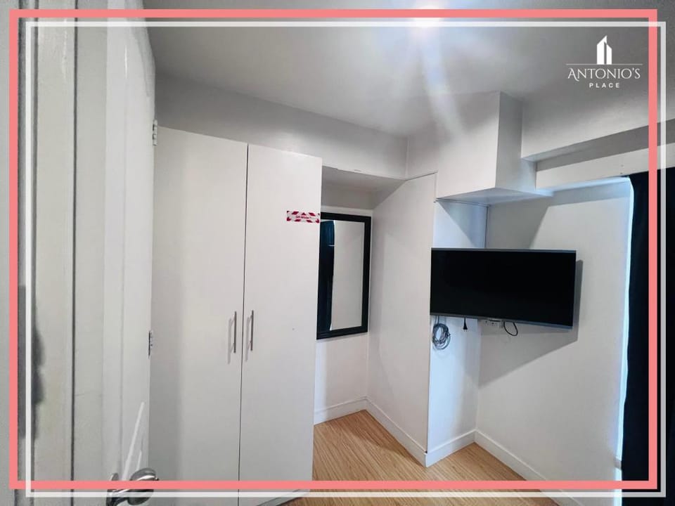Big Windows 2BR Unit | WIFI & Netflix | BGC Apartment in Makati