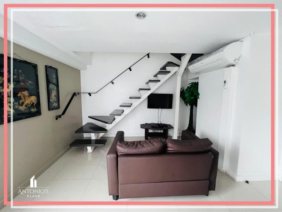 Big Windows 2BR Unit | WIFI & Netflix | BGC Apartment in Makati