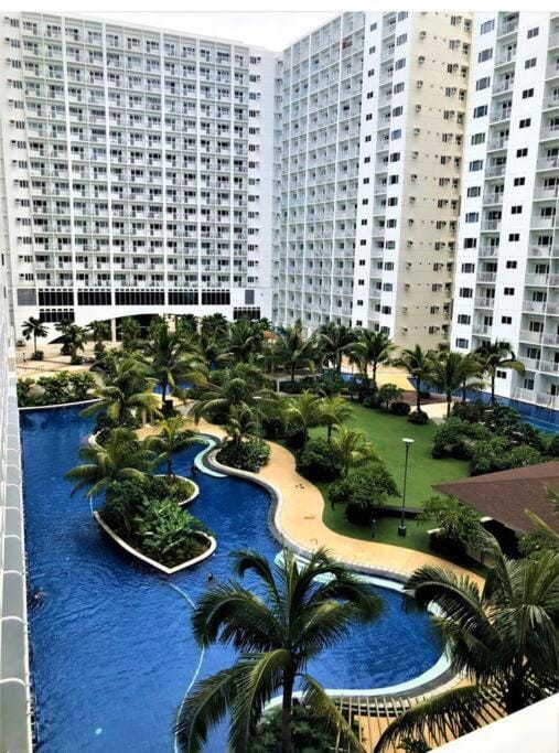 Katei elegantly designed 1-bedroom facing amenity Apartment in Pasay