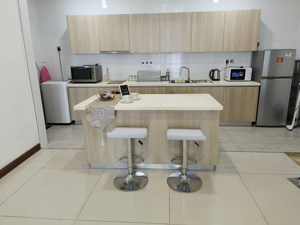 Lovely 2Bed w Jacuzzi bath/Smart TV/Infinity Pool Vacation rental in Johor Bahru