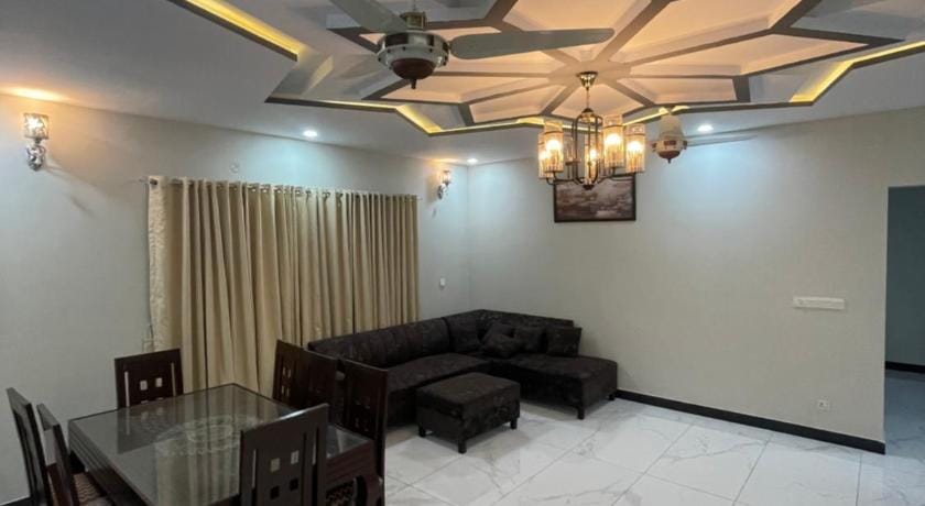 The Crown Guest House Bed and Breakfast in Islamabad