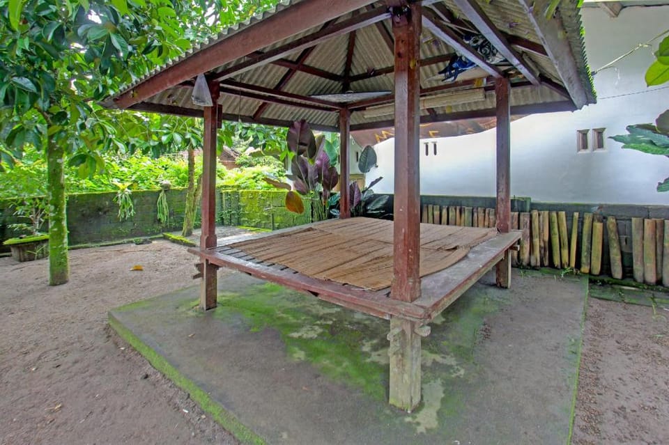 Hotel O Dani HomestayNearSesaot Lodge Hotel in Lingsar