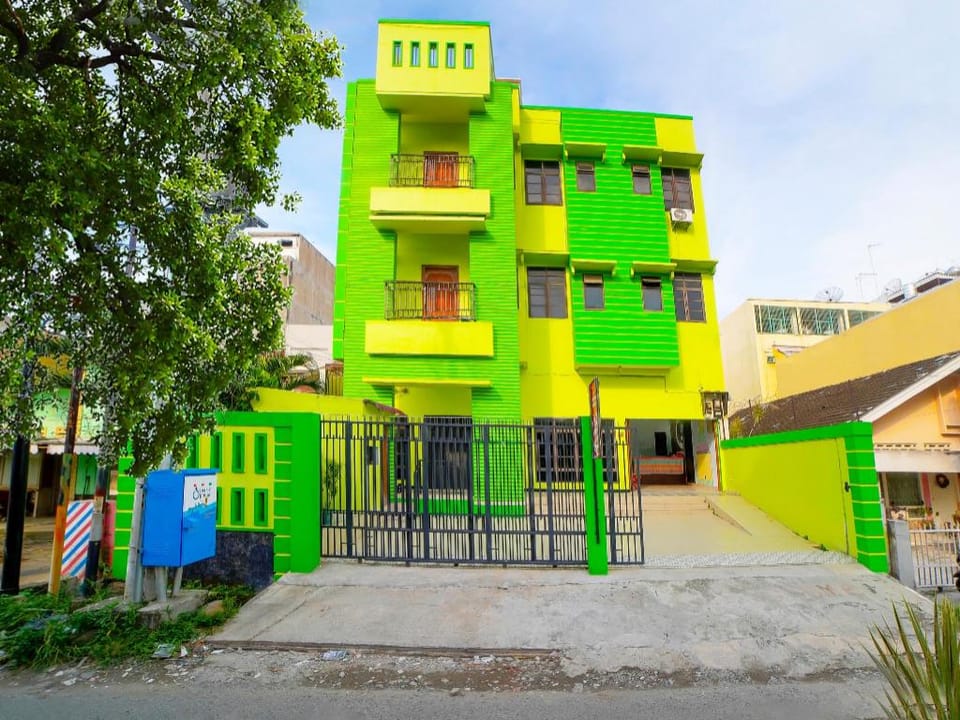 OYO 91283 Sg Premium Guest House Hotel in Indonesia