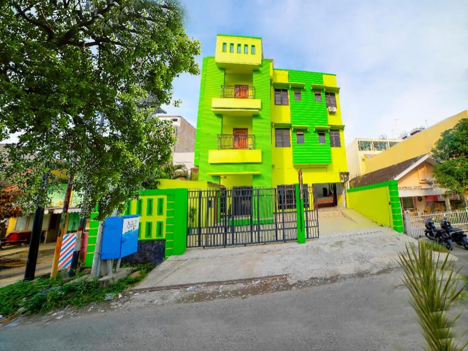 OYO 91283 Sg Premium Guest House Hotel in Indonesia