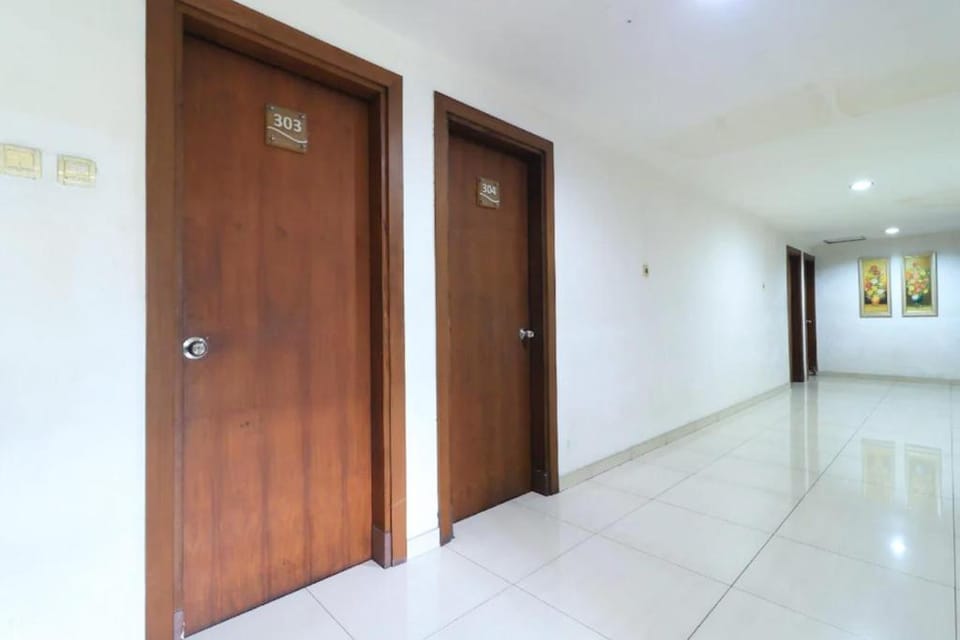 Urbanview Mroom PH Kemang Hotel in South Jakarta City