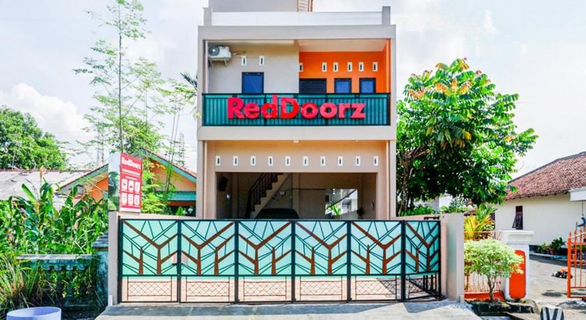 RedDoorz Syariah near Stasiun Gumilir Cilacap Hotel in Indonesia