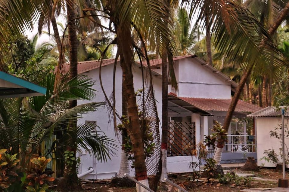Mana Beach Resort Hotel in Alibag