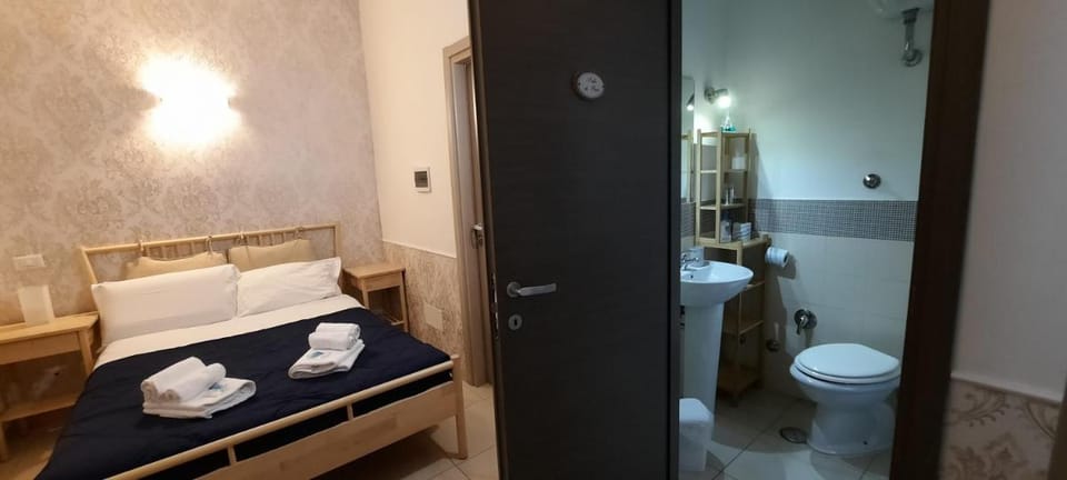 Aurelio Deluxe Rooms Bed and Breakfast in Rome