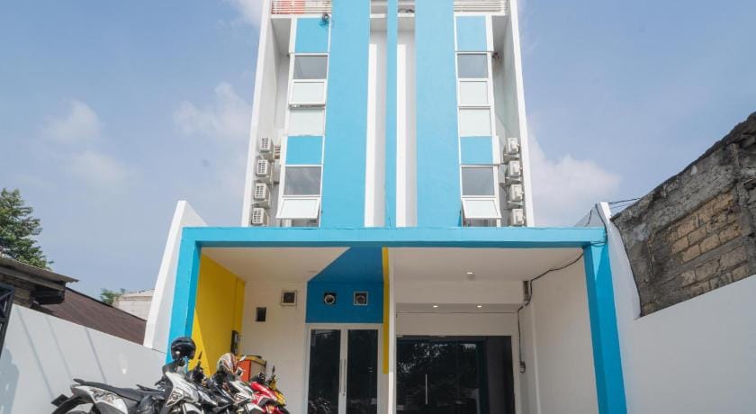 RedDoorz @ Golden Averis Cibuluh Bogor Hotel in West Java
