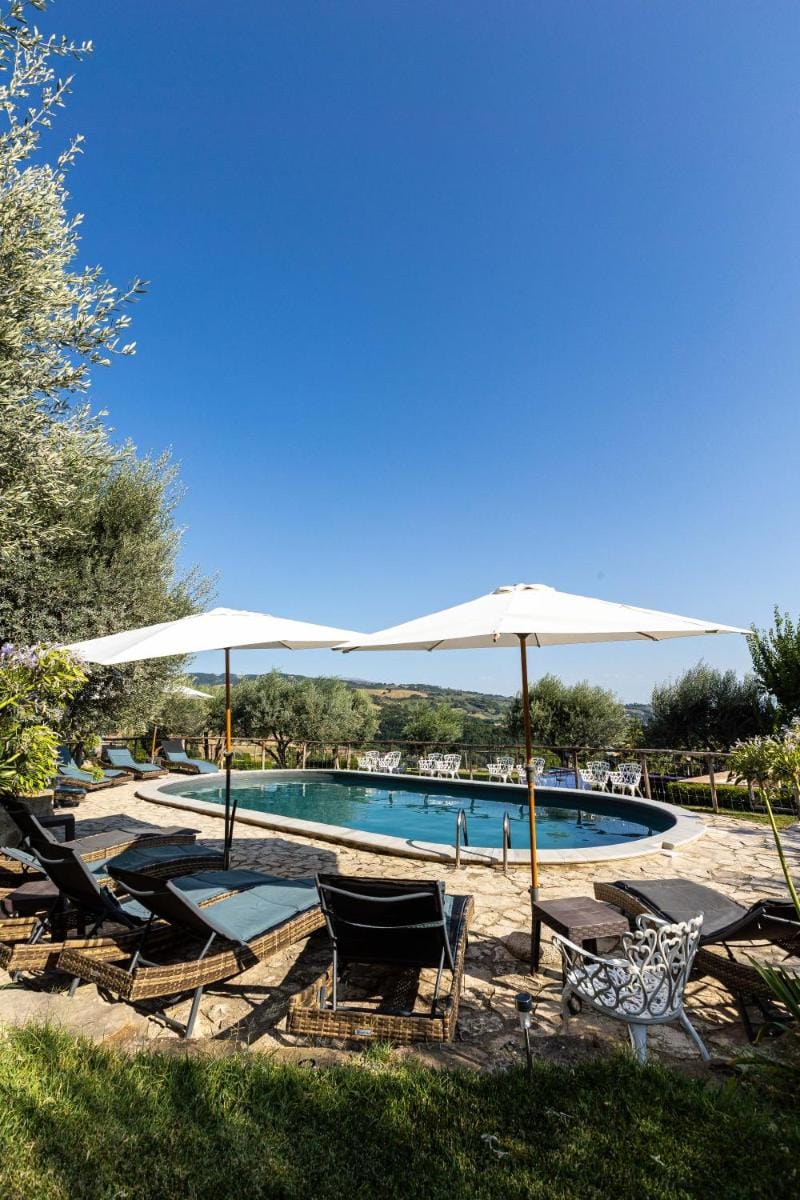 Cucina condivisione e natura - il rifugio perfetto per gruppi fino 31 - Assisi Perugia Bed and Breakfast in Umbria