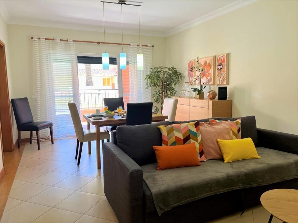 Vilamoura Victoria Gardens With Pool by Homing Apartment in Olhos de Água
