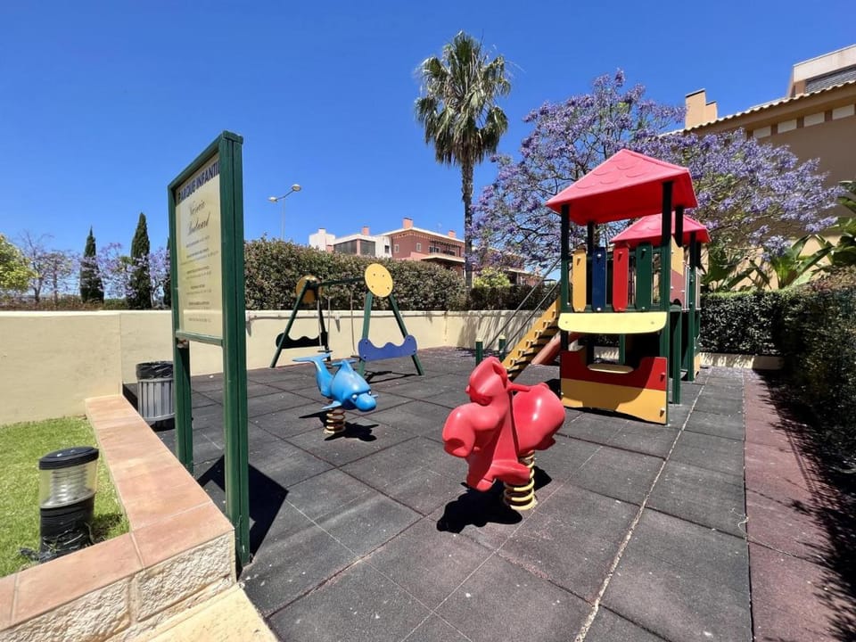Vilamoura Victoria Gardens With Pool by Homing Apartment in Olhos de Água