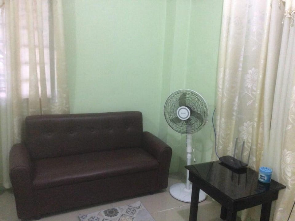 Elrikh & Hayden Transient Inn Unit 2 2nd Floor Apartment in Baguio