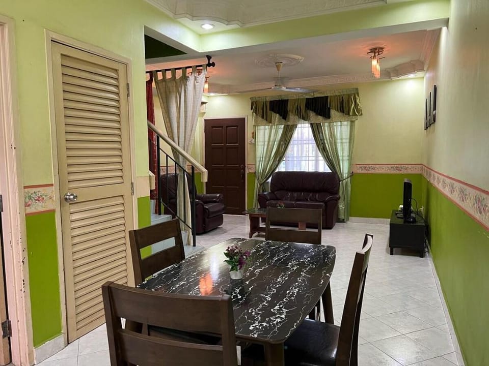 Perdana Homestay Skudai - 4 bedroom 3 bathroom Vacation rental in Johor Bahru