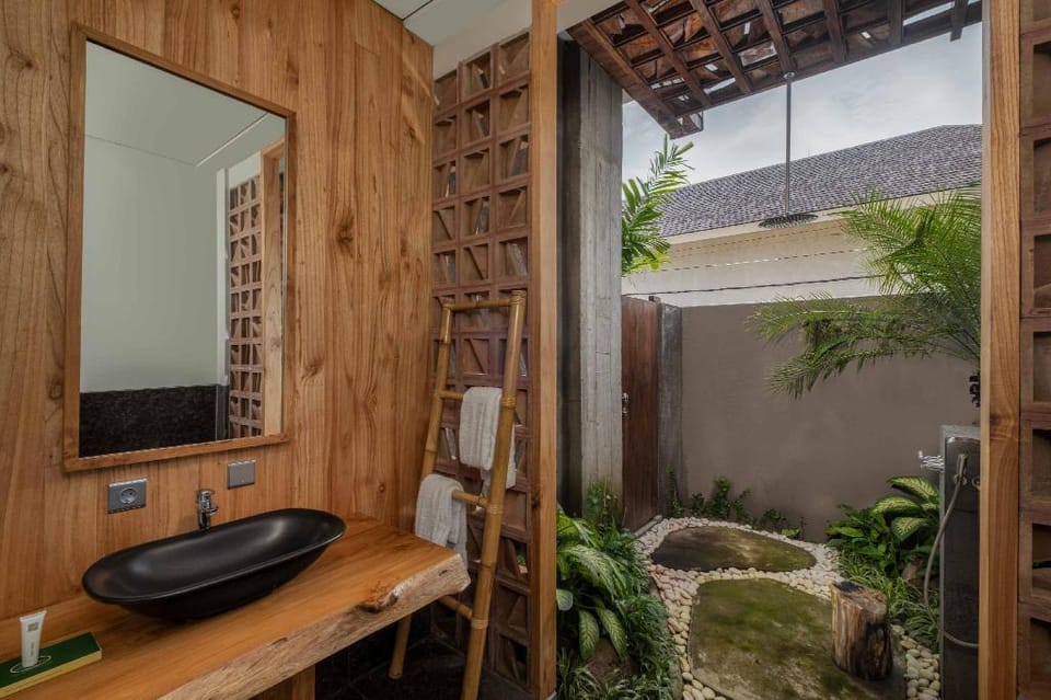 Entire 4BR  Private Pool Villa with Nature REV26 Villa in North Kuta
