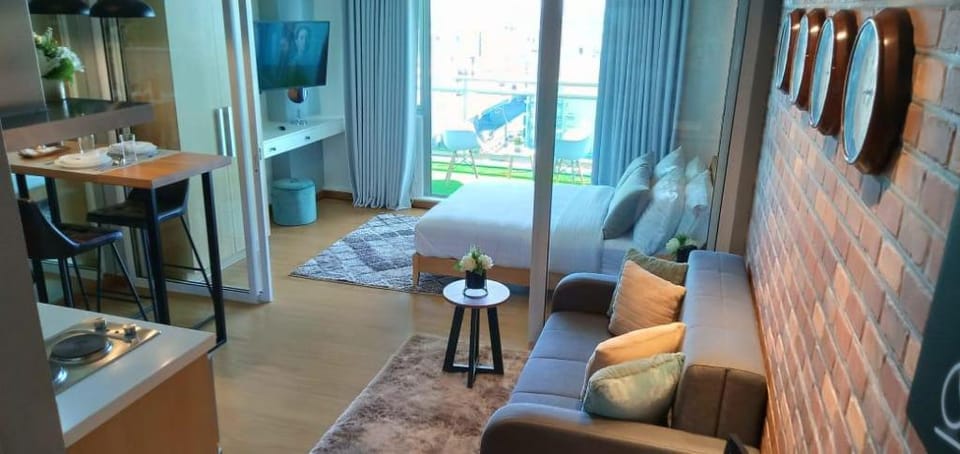 NYC Inspired Luxury Oasis - 1BR Deluxe at Azure Apartment in Paranaque