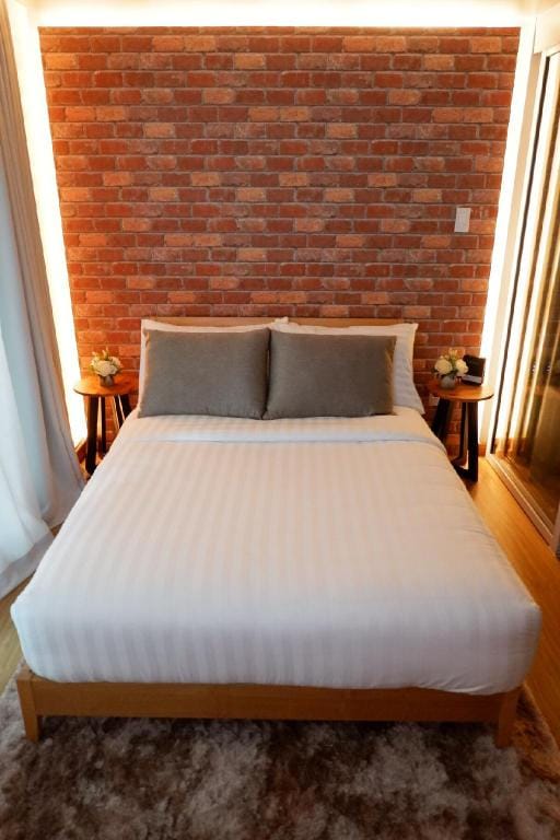 NYC Inspired Luxury Oasis - 1BR Deluxe at Azure Apartment in Paranaque