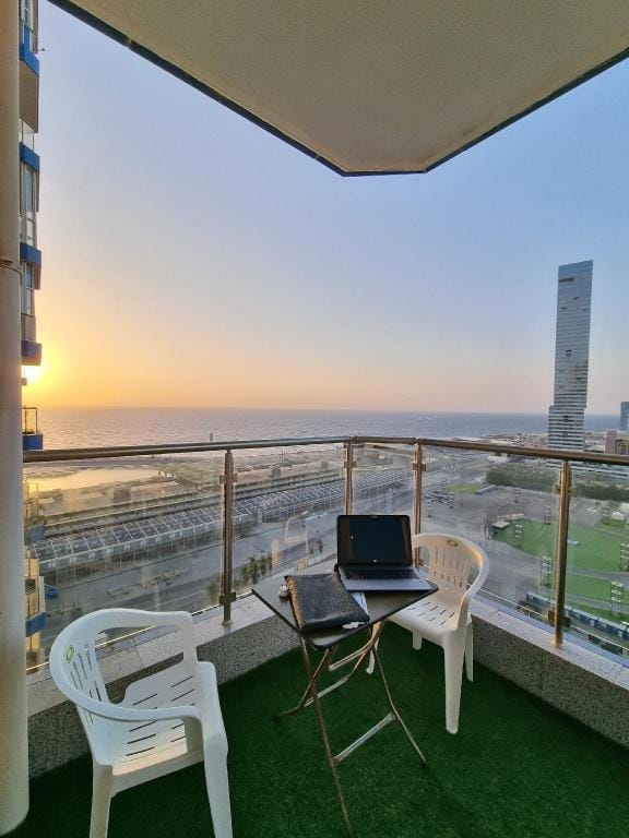 Apartment overlooking the sea and the FormulaTower Apartment in Jeddah