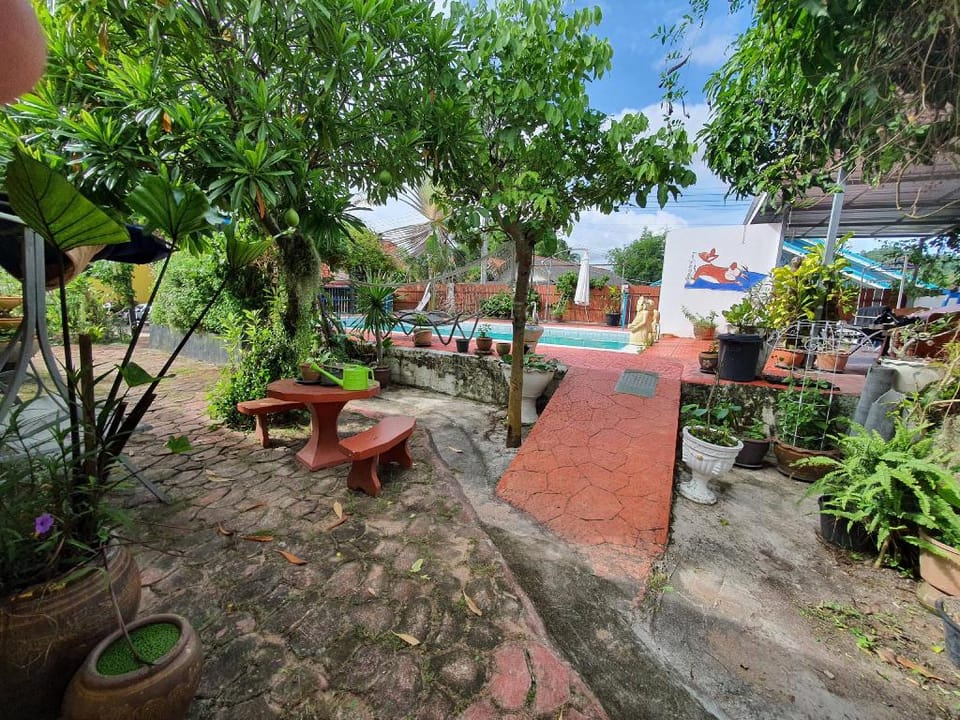 Sweet Mango Home Stay  Jacuzzi Room.Dog can stay Vacation rental in Chon Buri Changwat