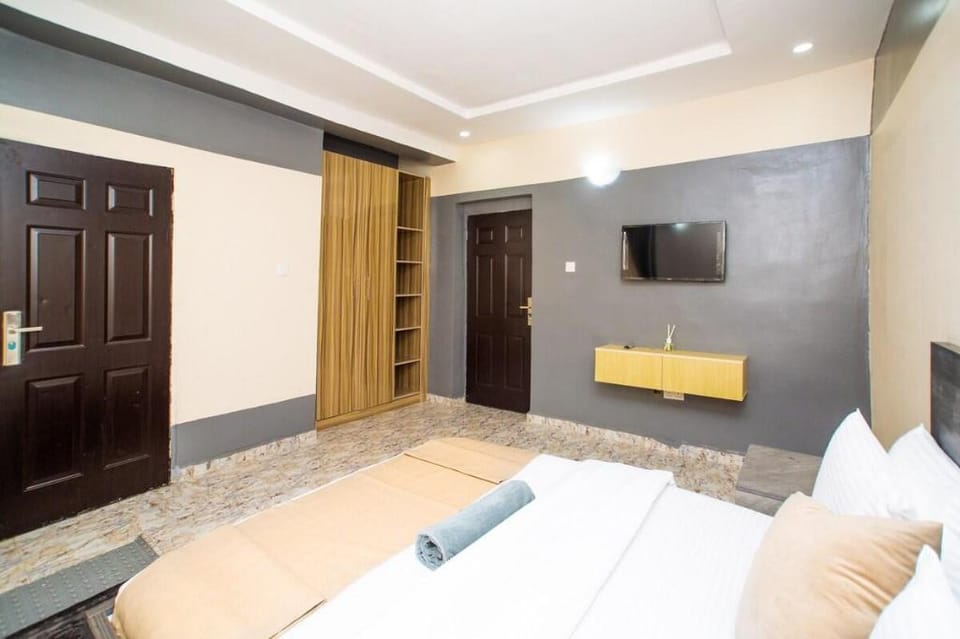 Retro clean Minimalist residence W/unlimited WiFi Apartment in Abuja
