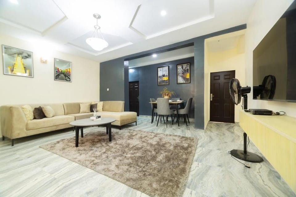 Retro clean Minimalist residence W/unlimited WiFi Apartment in Abuja
