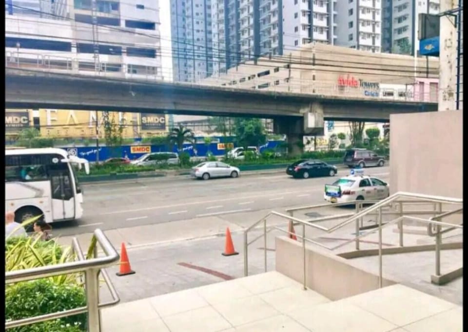 Fancy Condo w/UNLI WiFi &Netflix@Urban Deca Unit29 Apartment in Mandaluyong