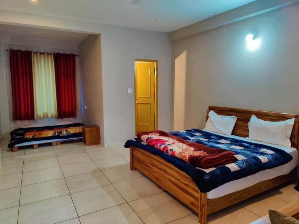 Cafe 4:20 - Good Vibes Only Apartment in Himachal Pradesh