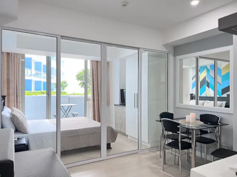 Captivating 1BR Condo Unit @Azure Bahamas Tower Apartment in Paranaque
