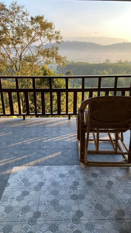 Phu Come Home Cliff Lodge & Homestay Apartment in Laos